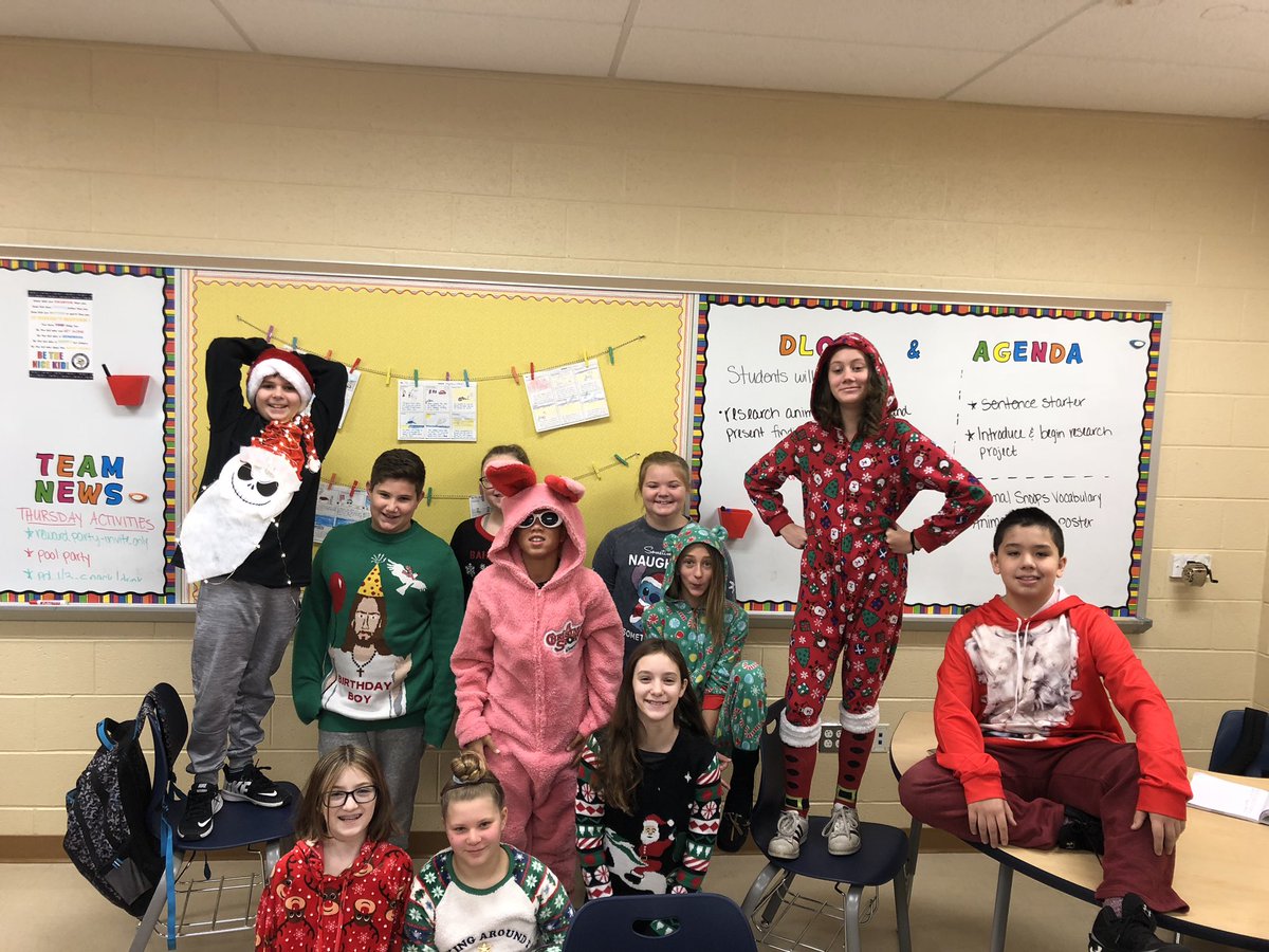 Love all the holiday spirit! #uglysweatercontest 🎅🏻❄️🎄