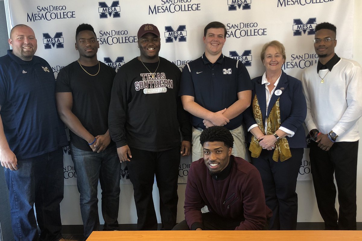 DrPamLuster's tweet photo. So proud of these @SDmesafootball student athletes! #NationalSigningDay @peterneill13 @WaldorfFootball @_Devin_the_dude @UNMLoboFB @Omari70Cooper @RFootball @RosserM_16 @LRBearsFootball @hinesnate2  @TexasSouthernFB We are @sdmesacollege proud! https://t.co/IQrwd4RTDz