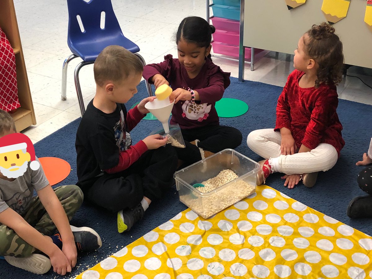 MissSimmons_PES's tweet photo. Working together to make reindeer food and giving a helpful hand to our friends! #pesdecember18 https://t.co/HZ1R5c7MHs