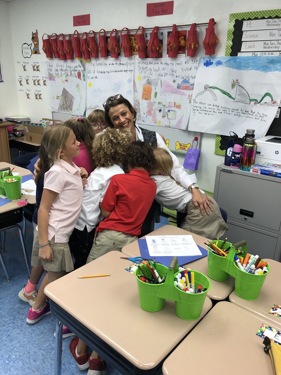 Giving hugs to our Spanish teacher before the holidays! We love u Sra Batista ! #spanishisfun #FelizNavidad <a href="/gslearning/">Gemstone Learning</a>