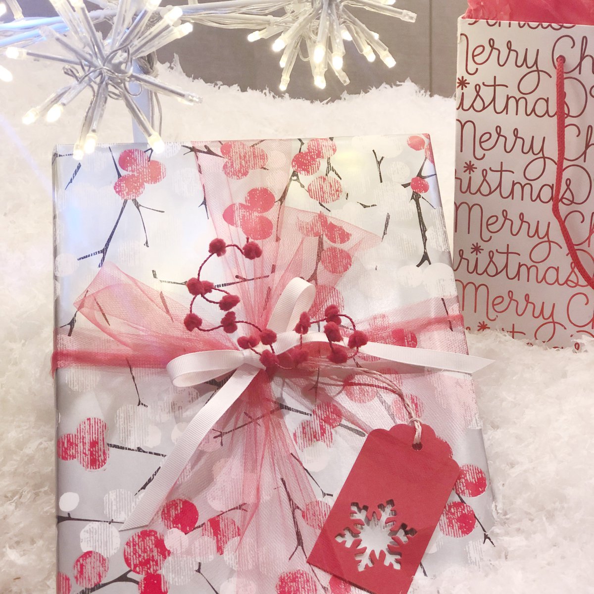 2LincolnTower's tweet photo. You'd be surprised what we will do. Our EmbraceFreedom resident services give you the luxury of time. Complimentary gift wrap is only the start. Only at #TwoLincolnTower #happyholidays https://t.co/8VFVAcnQ2H