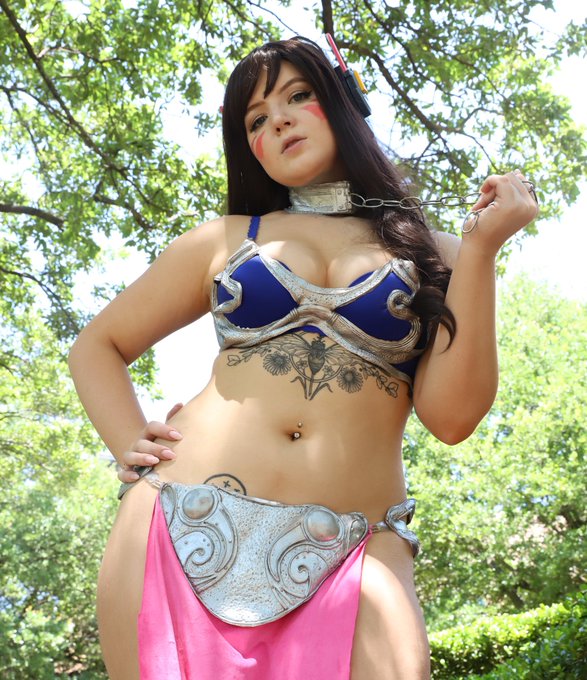 Honestly one of my fav costumes #dva #overwatch #slaveleia https://t.co/NIaQvXcDCs<a href="/tag/dva"class="tags">#dva</a><a href="/tag/overwatch"class="tags">#overwatch</a><a href="/tag/slaveleia"class="tags"><span>#slaveleia</span></a>