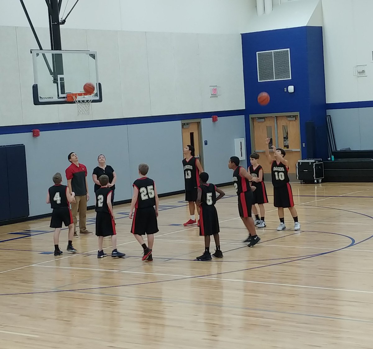 Taynasaurus's tweet photo. 7th grade boys are showing hustle tonight at Pearson Ranch #rangerpride @DeerparkMS https://t.co/dyuMn5oYLS