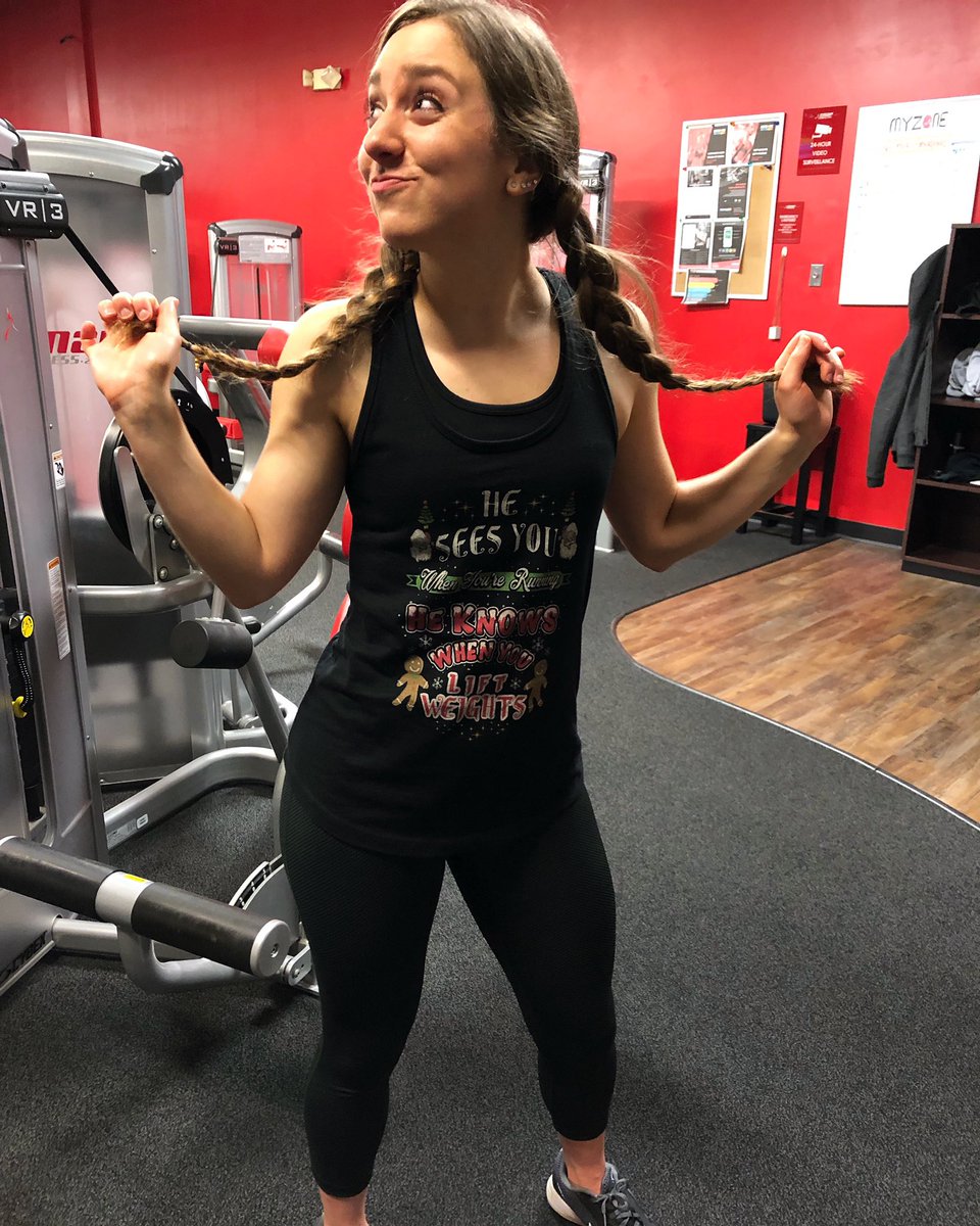 “He sees you when you’re running... 🎶 he knows when you lift weights..” 🎅🏼 #Jk #iNeverRun