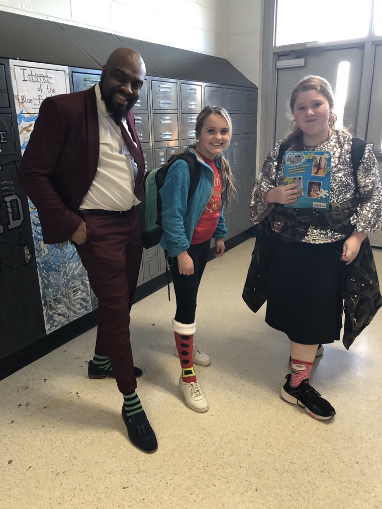 SmoovKris's tweet image. In celebration of Holiday Spirit Week and today’s “Sock it to 2018” theme, we wore crazy holiday socks! #STEMsharksBYTE #TeamSTEM #STEMulatingMinds #VANCECoProud #VCSBetterTogether2018 #VCSNoExcuse #VCSBelieveIt @VanceCoSchools @StemEHS