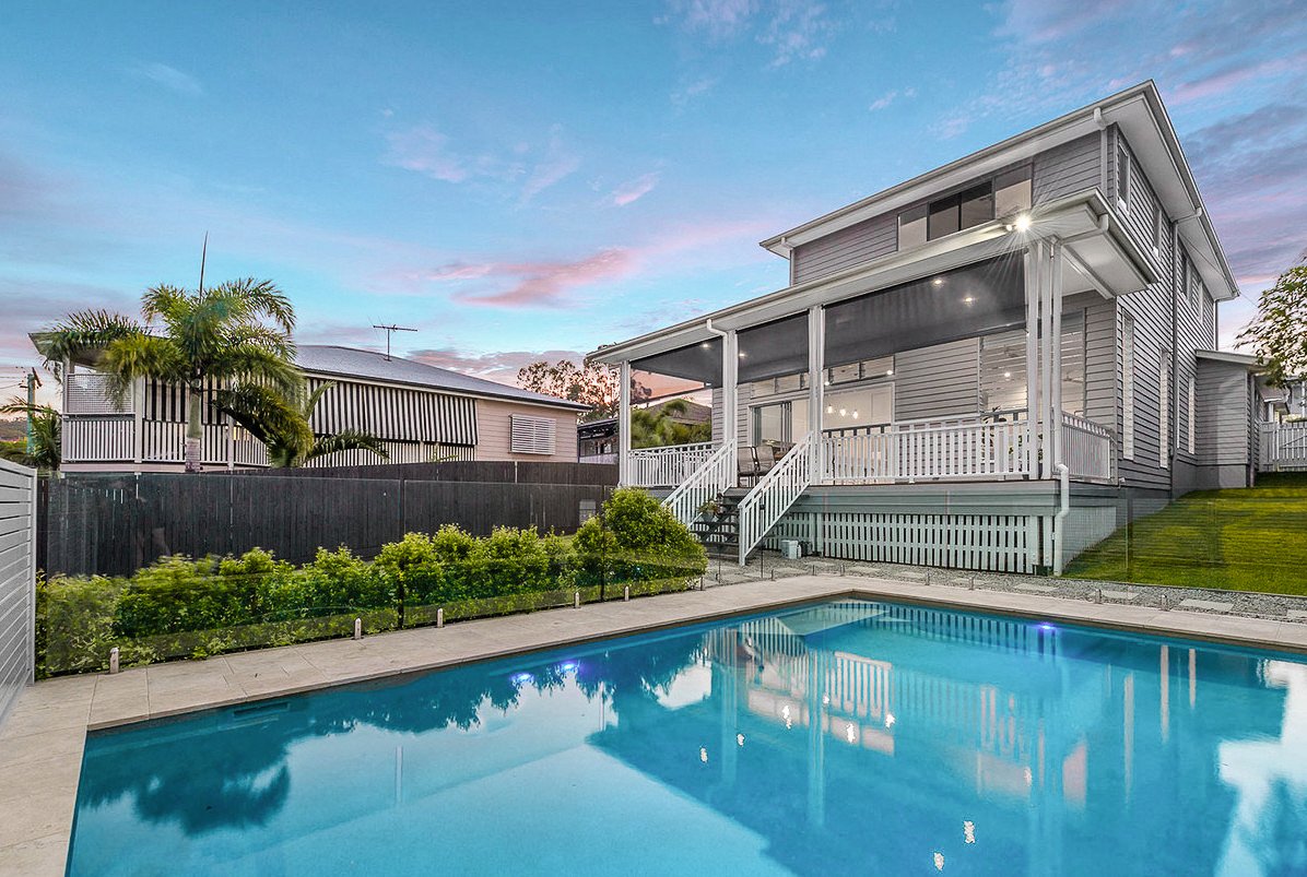 PlaceEA's tweet image. Business at the front, party at the back. 90 Raven Street, Camp Hill represented by Denis Najzar of Place Woolloongabba.