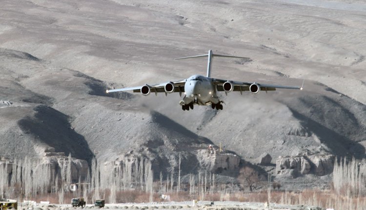 Massive #airlift in #Ladakh a signal to #India’s adversaries
goo.gl/6YbWYX
#IAF #IndianAirForce #Military #Defence #Aviation #Aerospace #Security #IndianArmedForces #LadakhRegion #TransportAircraft #MilitaryTransport #C17 #Ilyushin76 #Antonov32 #AvGeek #AvGeeks