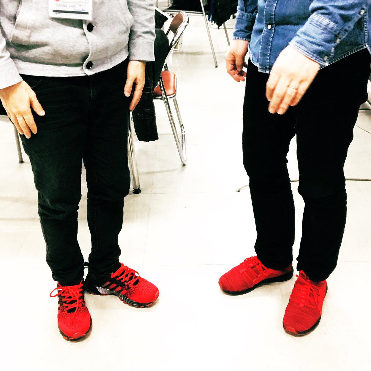 黒いパンツに赤い靴 Twitter Search Twitter