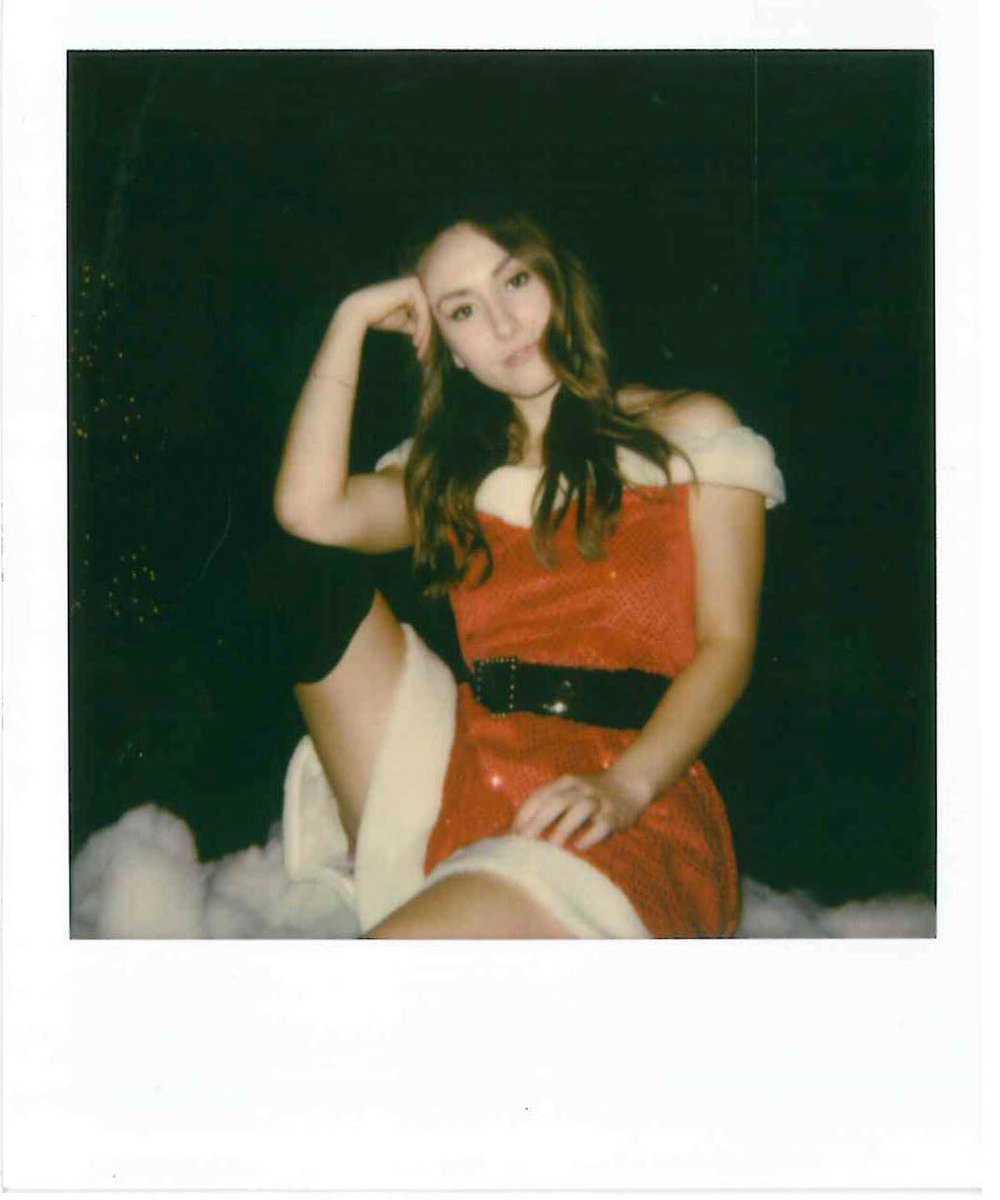 sonscribe's tweet photo. some polaroids 📸 behind the scenes of @melinnaxox new vid with @millselle 🎄🎅🏼 https://t.co/rIxd85HF7E