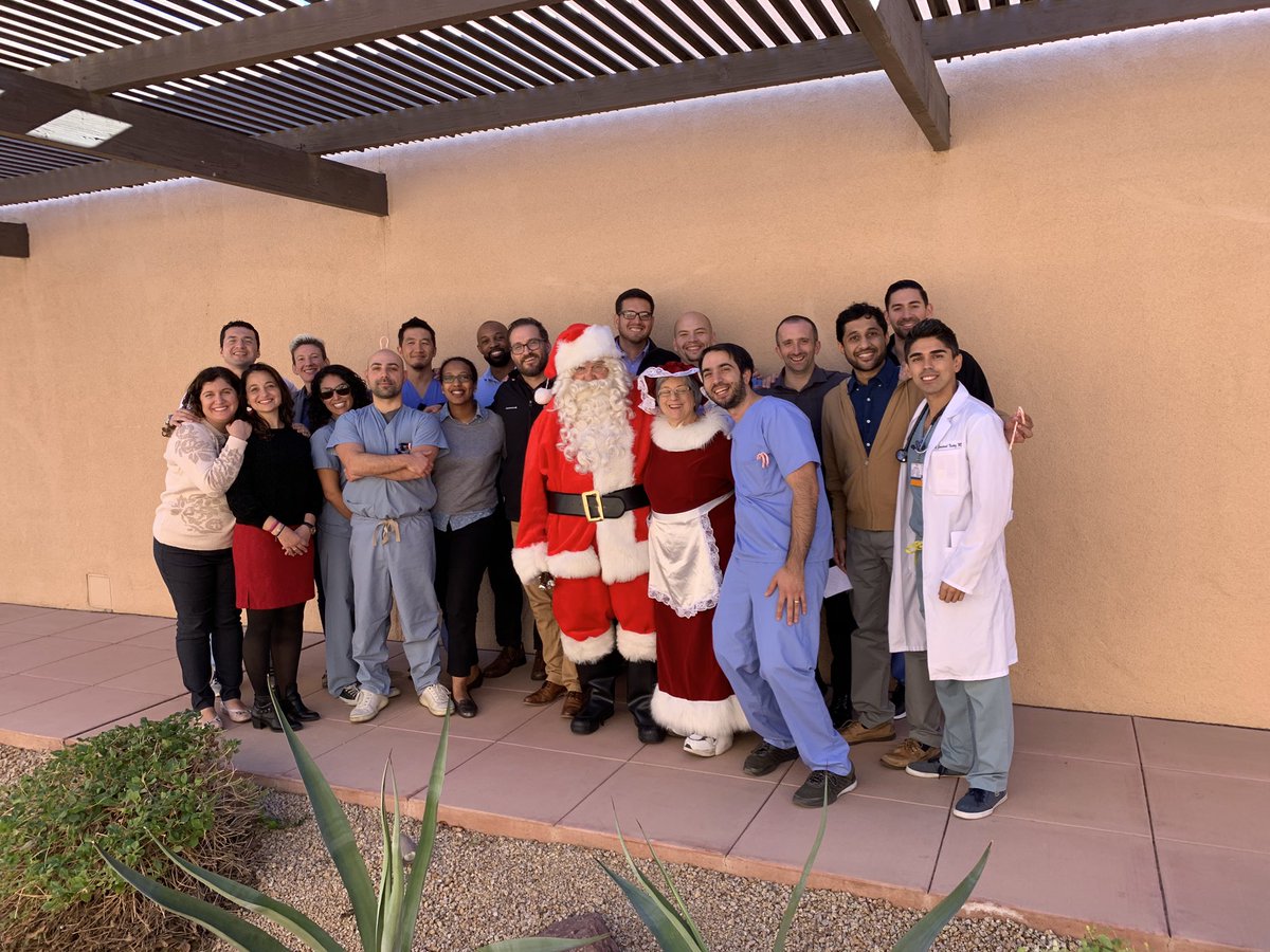 Santa came to visit the @YumaRegional #FamilyMedicine residents in didactics today #yrmcfm Spread joy @DrDHogue @dr_thereal @Alfredo01419716 @vrk_g @DrNAlsaiegh #physicianwellbeing