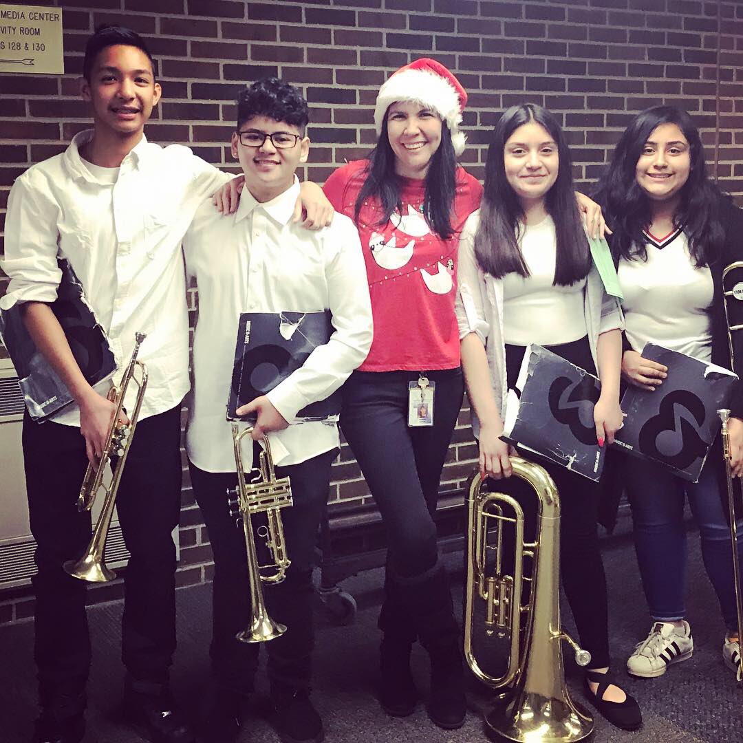 Mags1275's tweet photo. Band concert! Amazing performance... love watching my students perform! Concierto de banda! Excelente... me encanta ver a mis alumnos tocar! #dualstudents #proudteacher #TellYourStrong #WeAre54 https://t.co/iBUAxbIwQY