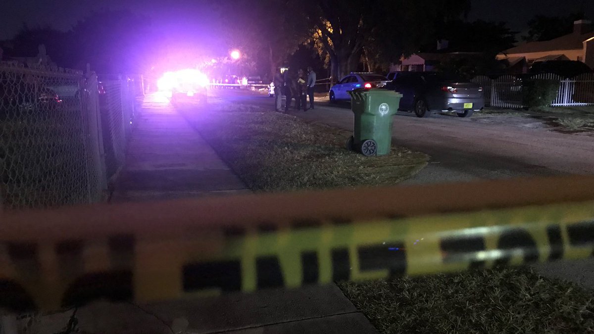 2 shot in Miami's Model City neighborhood, police say bit.ly/2PSrlSV https://t.co/kg5V1Xk59t