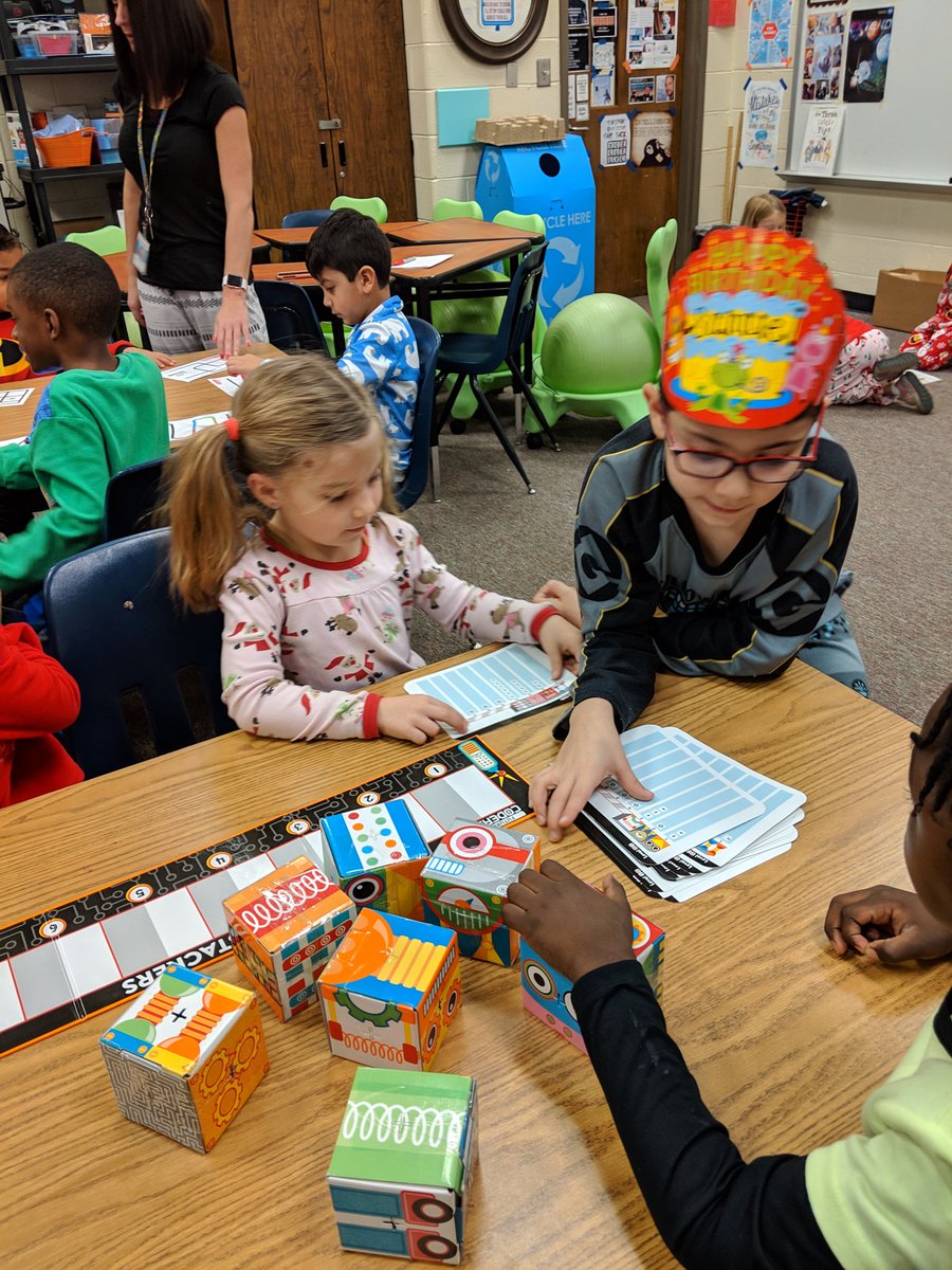 iLabBaker1's tweet image. Enjoyed sharing pajama day with Kindergarten today and #BeyondHourofCode hands on coding activities. #JourneytoAWE @bakerelembears