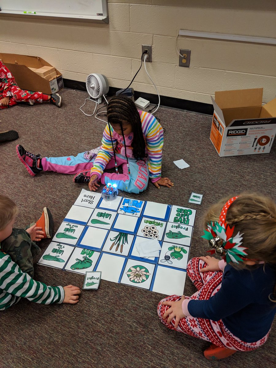 iLabBaker1's tweet image. Enjoyed sharing pajama day with Kindergarten today and #BeyondHourofCode hands on coding activities. #JourneytoAWE @bakerelembears