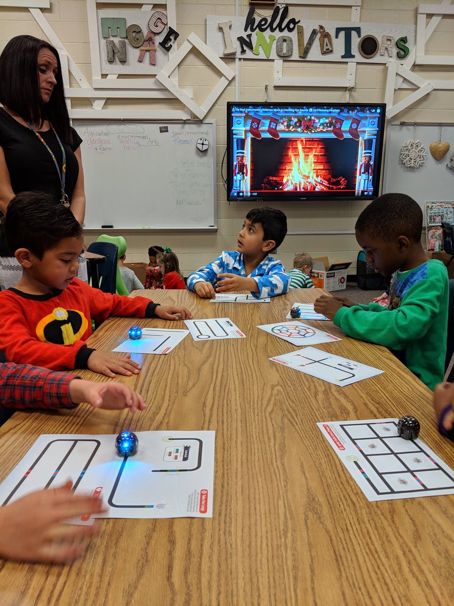 iLabBaker1's tweet image. Enjoyed sharing pajama day with Kindergarten today and #BeyondHourofCode hands on coding activities. #JourneytoAWE @bakerelembears