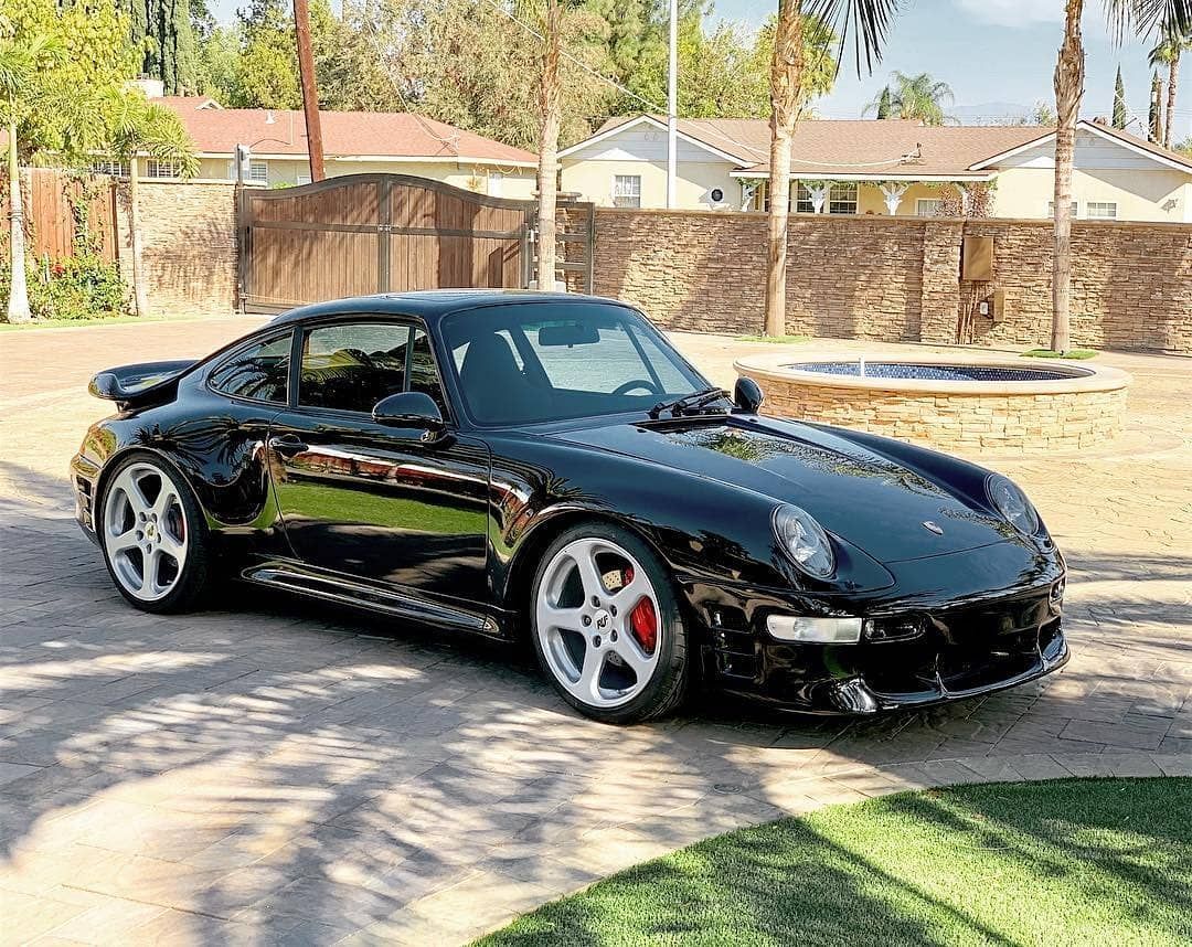 idealcarstv's tweet photo. Warning: Plays Ruf
.
.
@squires.empire
.
.
#aircooled #porscheclassic #rufwheels #ruf #porsche993 #porsche #porsche911 #993 #911 #porschelifestyle #porschelife #993clubsport #signalgreen #993rs #993rsr #porsche #porsche993rs #porsche993gt2 #993gt2 #993cup #911turbo #993 #993rs https://t.co/xU8ZCbvePy