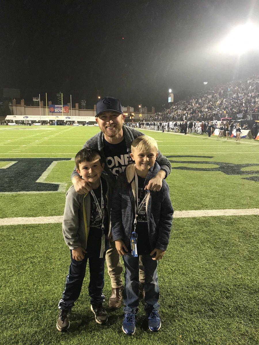 sallywscott's tweet photo. Thank you @coleswindell for being a true Eagle and just a cool, down to earth country boy, and kind enough to take the time for two future Eagles!  #realgentleman https://t.co/8Kxa2RiNqU