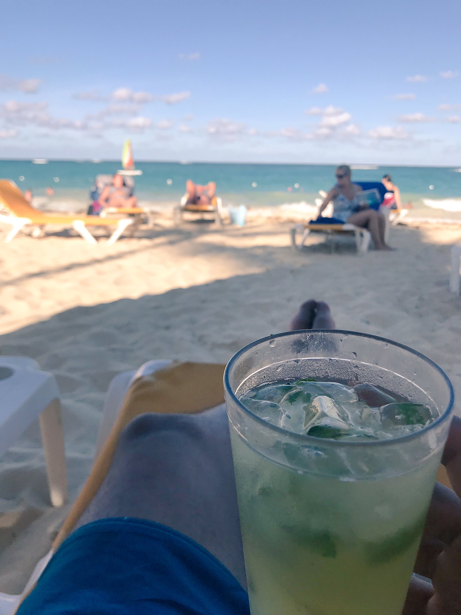 Lucas Melgarejo on Twitter: "Necesito a Punta era tan hermoso estar despreocupado en la playa con un trago en la mano... https://t.co/PCN3VpWhSZ" / Twitter