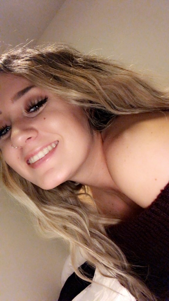 nikki_1228's tweet photo. Just more selfies what’s new https://t.co/Gs3xLHD8fm