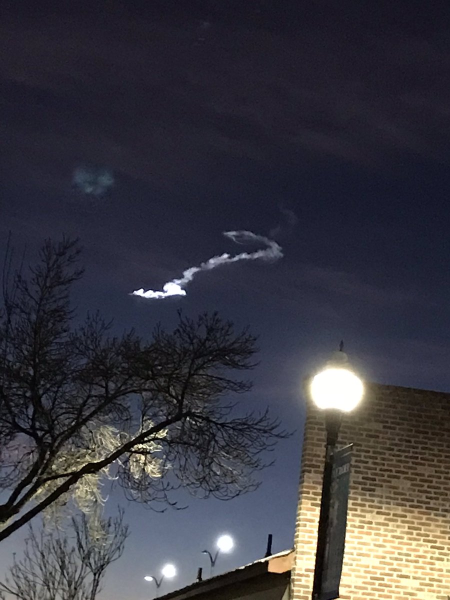 H2Carol's tweet photo. Saw an interesting cloud formation over downtown Livermore, CA tonight at 5:37 pm. Does anyone know if it was rocket-related? https://t.co/DFYDIn6I0w