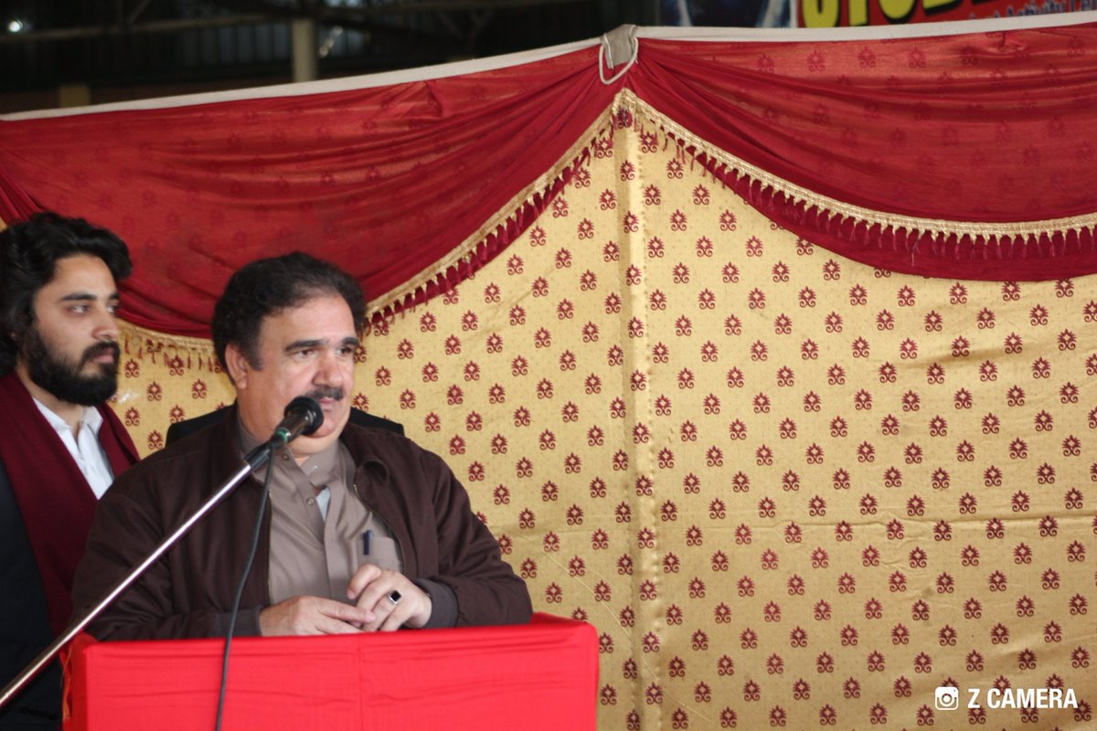 Hamza__Abbas's tweet photo. نن ده نړيوال اسلامي پوهنتون اسلام آباد پښتون سټوډنټس فيډريشن ده سوګند پورته کولو غونډه وشوه. په دي غونډه کي نوي ټاکلي شوی کابينې سوګند واخيست. او ټولو فاريغه کيدونکي زدکوونکو ته الوداعي پارټي ورکړل شوه.
#PSFIIUI
@MianIftikharHus @AimalWali @sardarbabak999 https://t.co/ylcoeG9PkE