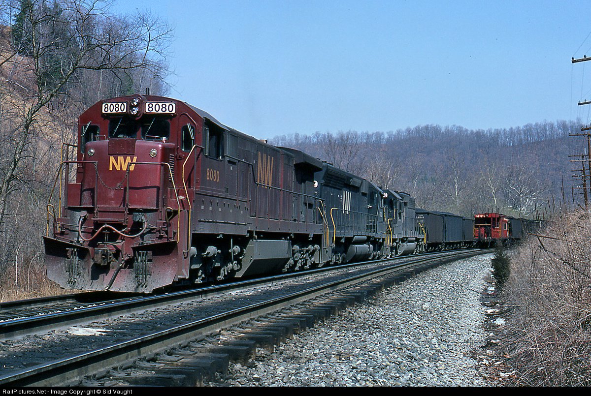 TrainPicsDaily's tweet image. In 1979 N&amp;amp;W had 6 new C30-7's delivered in Tuscan Red to head up its business trains when needed. These locos were not exempt from regular freight service however, as 8080 is seen here leading eastbound coal in Richlands, VA. Photo by Sid Vaught.

railpictures.net/viewphoto.php?…
