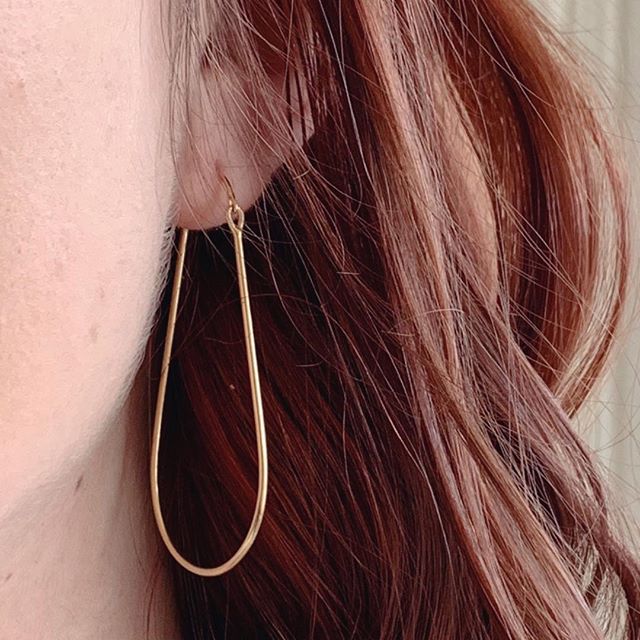 TuraSugden's tweet photo. The new Elongated Valance Hoops ✨ See them this Sunday at zaverandmor 12 to 4✨
.
.
.
#futureheirlooms #turasugden #recycledgold #sfgreenbusiness #greenbusiness #lovegold #shopsmall #elevatedsetting #handmadejewelry #artisanjewelry #bespokejewelry #oneofakind #oneofakindjewelry https://t.co/JW0wg8VQ4L