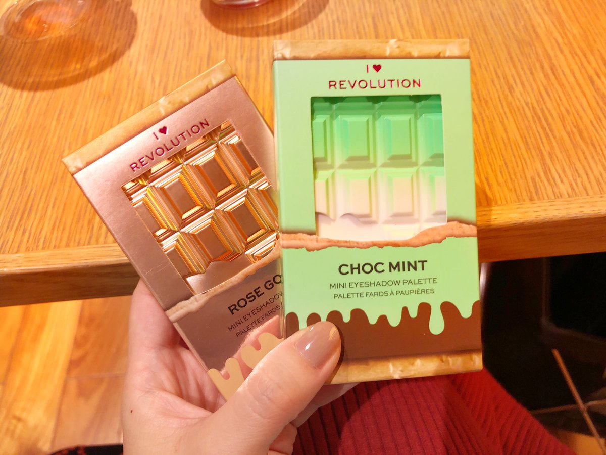 菅 未里 文具ソムリエール على تويتر 文化服装学院の購買でアイシャドウ買った かわいいし 捨て色がない