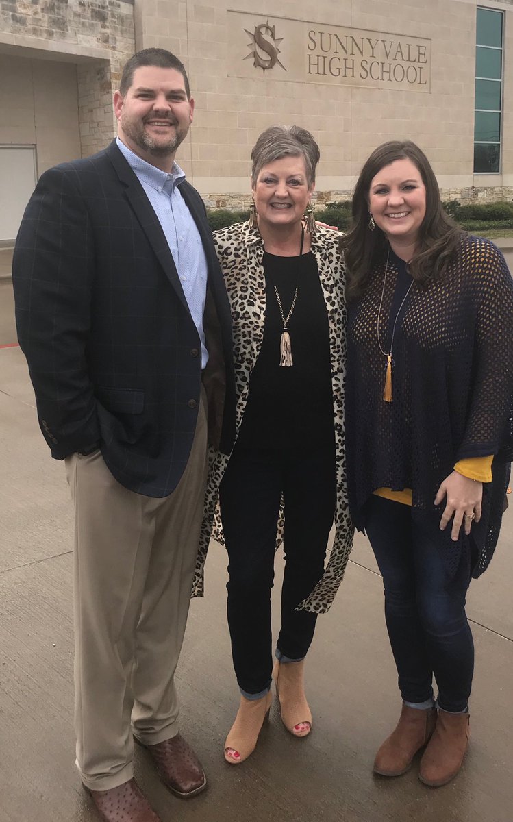 KarenJCavin's tweet photo. It’s a “mom” kind of pic-love and am so proud of these two! https://t.co/vwC1O5tll9