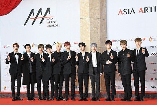 [📪] Wanna One ยืนยันการเข้าร่วมงานประกาศรางวัล Golden Disk Awards ที่จะจัดขึ้นในวันที่ 5-6 ม.ค. 2019 โดยจะเข้าร่วมงานทั้งสองวัน ซึ่งตอนนี้หนุ่มๆอยู่ระหว่างการฝึกซ้อมและเตรียมการแสดงพิเศษค่ะ🎤🎊

📎naver.me/51Jwhyom
#배진영 #WANNAONE