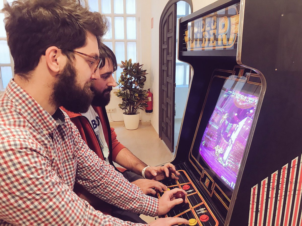 vicasins's tweet image. Recién llegado de Madrid, @carballo se ha puesto a currar como un loco y parece que le está facilitando el trabajo a @JamalDols... EN EL PUTO METAL SLUG!!!