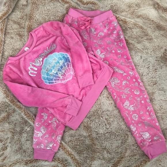 ScreamJRussell's tweet photo. So good I had to share! Check out all the items I'm loving on @Poshmarkapp #poshmark #fashion #style #shopmycloset #childrensplace #justice #zara: https://t.co/5883H393xE https://t.co/BA2JeJQYSH