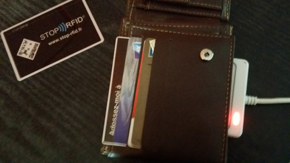 StopRFID's tweet photo. Que peut vous apporter #StopRFID : La carte Communiquante #OT #Sans #Faille de sécurité Protégeant votre porte feuille ! #Relation #Clients  #Wallet #B2B #B2C #greetingCards https://t.co/K4DW4nPYR9 

Communiquez la : 

La sécurité n'est elle pas un #Luxe à Partager ? https://t.co/jSSyNz2WiI