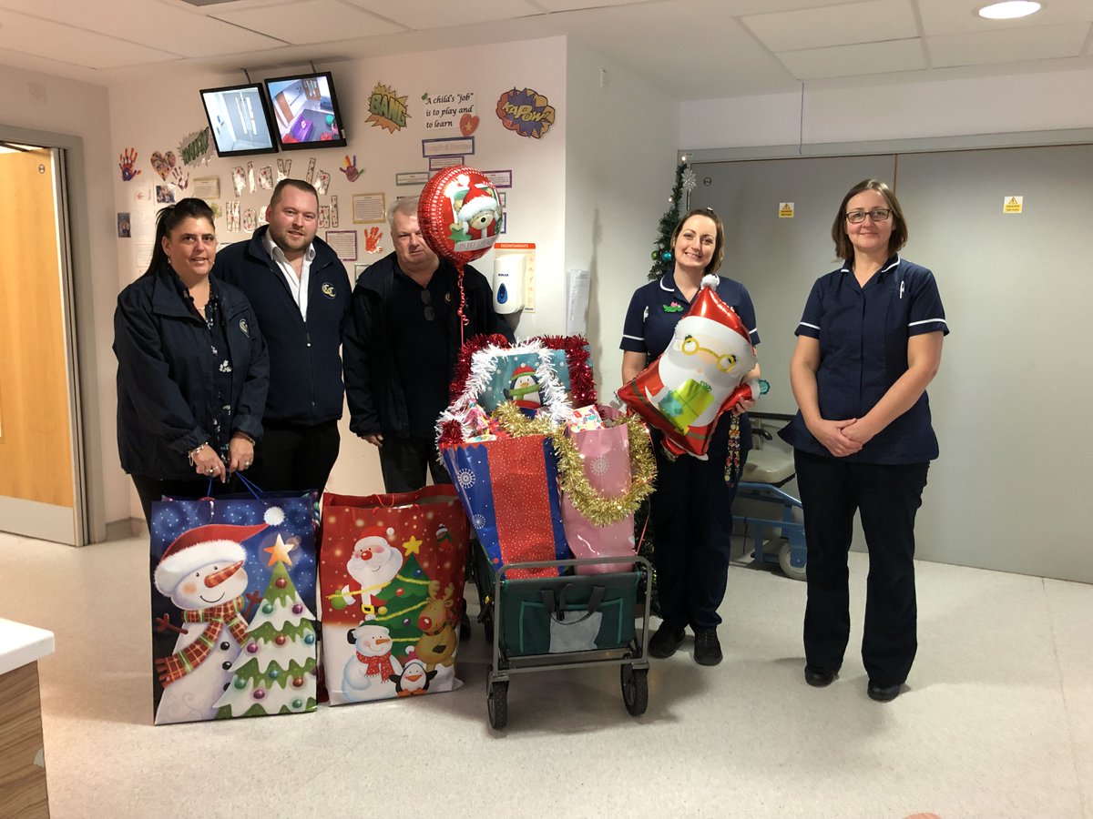 CastleCarsTon's tweet photo. Castle Cars this morning delivered over £350 of presents to the Childrens Wards at Tunbridge Wells Hospital at Pembury. These were paid for by donations from the drivers, staff and company, and we did not forget the nurses either with a few goodies for them too🎅🎅👩‍⚕️👩‍⚕️👩‍⚕️ https://t.co/vUHlpUZBtK