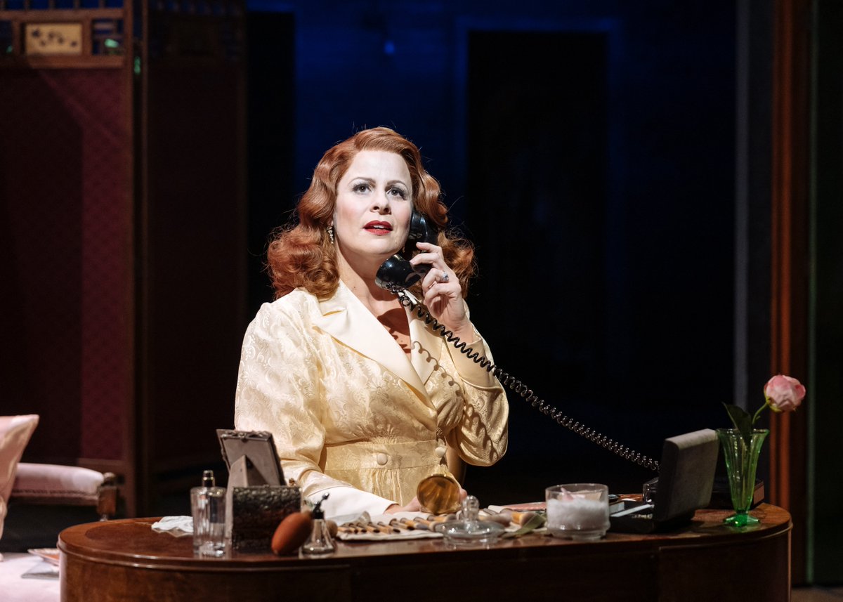 crucibletheatre's tweet photo. Listen again to the lovely @RebeccaLock22 , @edwardbakerduly & @Amye11en from #KissMeKate have a chat and a sing song with @tobyfoster on @BBCSheffield (about 37 mins in): https://t.co/kIl3FFu1dQ https://t.co/2eSzYSvZAp
