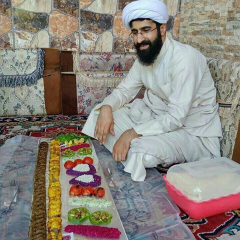MirzaPaolo's tweet photo. توی #جمهوری_اسلامی به لطف حضرات #آخوند هیچ همسایه ای شب رو گرسنه نمیخوابه!
شده از شکم اهل خونه میزنیم تا مثلا برای فلسطینی ها و سوریه ای ها و لبنانی های بدبخت غذا بفرستیم!

#خبر : یک #کودک_ایذه_ای از گرسنگی خودکشی کرد! https://t.co/l33Fq2mNji