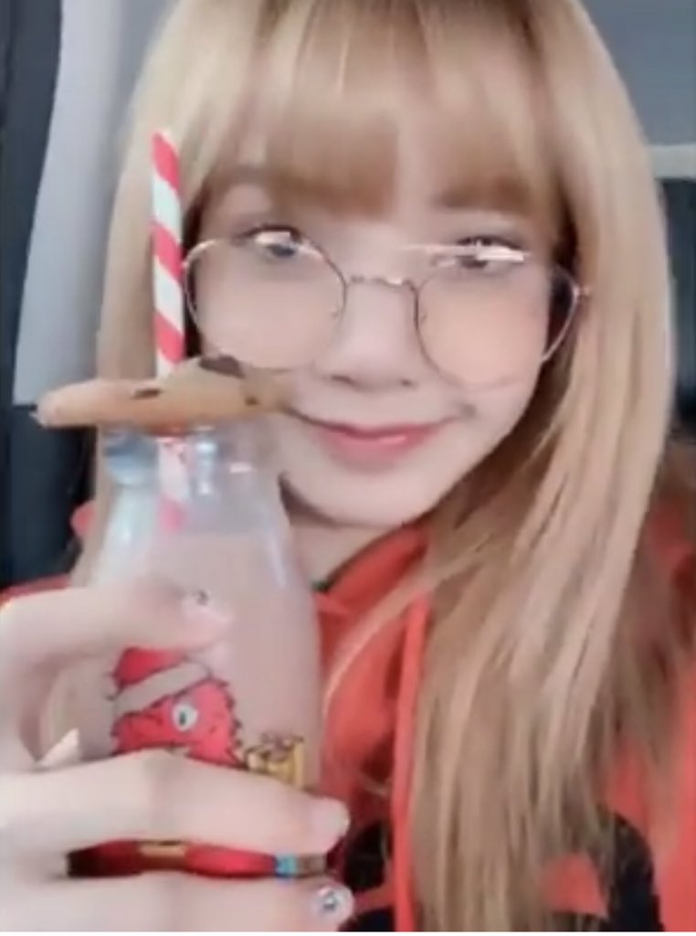 lisoosprofanity's tweet photo. i love you so much uwu :(( <3 https://t.co/DTOmSARe9C