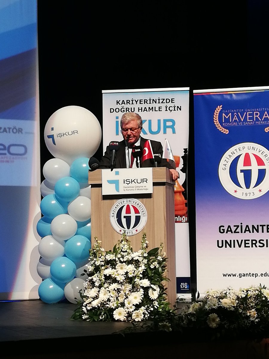 iskurgaziantep's tweet photo. Gaziantep Çalışma ve İş Kurumu İl Müdürü Siraç Ekin açılış konuşmasını gerçekleştiriyor. #gaif2018 #işkur #gaziantep https://t.co/ITNW0ncjlF