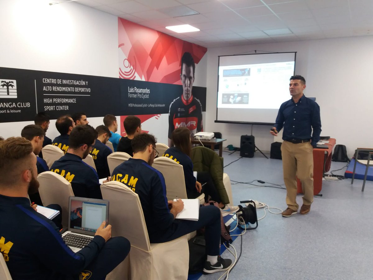 UCAM's tweet photo. - UCAM TV - 
 @antoniogomez08, preparador físico del @FCBarcelona_es,  compartió sus conocimientos en el CIARD @LaMangaClub  - UCAM con los estudiantes de @UCAM_Sports_Uni  del Máster en Preparación Física y Readaptación Deportiva en Fútbol. 
https://t.co/oLwpGEcvml https://t.co/N0mB0Wm2yp