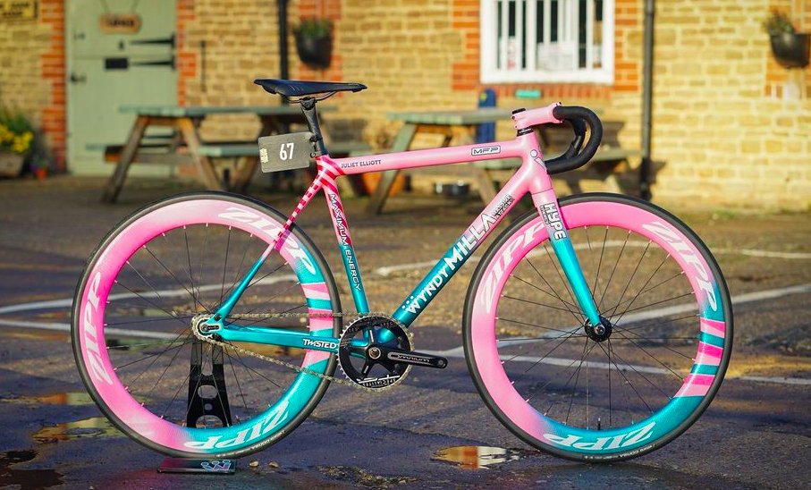 WyndyMilla's tweet photo. This beauty is on sale! 🚴♀️ Juliet Elliott's fixed gear bike as ridden at Red Hook Crit Milan.
Complete with full SRAM running gear with Zipp bars, stem, seat post and colour matched 404 clincher track wheels. | #TheKingsofCustomPerformance
See more:
https://t.co/mgDAhkTgn1 https://t.co/kju9AlmEtI