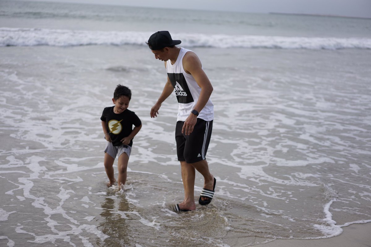 Made_wirawan's tweet photo. Enjoy biar kayak dipantai..☀️🌊
.
.
#qualitytime #jalanjalan #pantai #beachboy #familyvacation #familytime #home #bali #ranwir
.
.
#3stripesstyle #adidasindonesia #createdwithadidas @adidasindonesia @footballicious
.
.
📷 @roykwijaya https://t.co/rqL8GU1zdc