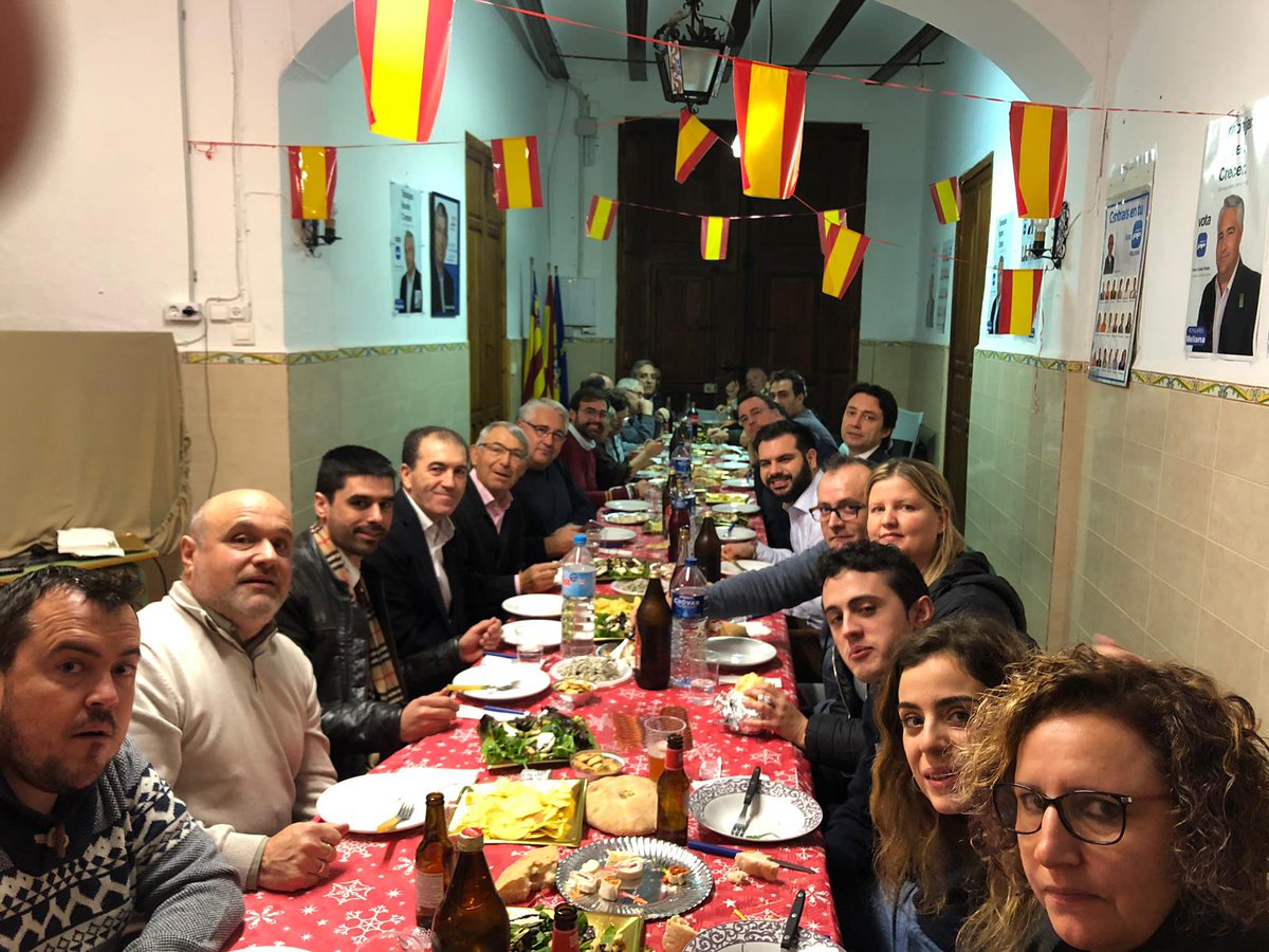 VicenteBetoret's tweet photo. Anoche en la cena de #Navidad🌲 con compañeros del PP #Meliana y de la comarca. Gracias a Pedro Cuesta por la invitación.  ¡Felices Fiestas !
#SempreValencia https://t.co/lWcTpb2SMN