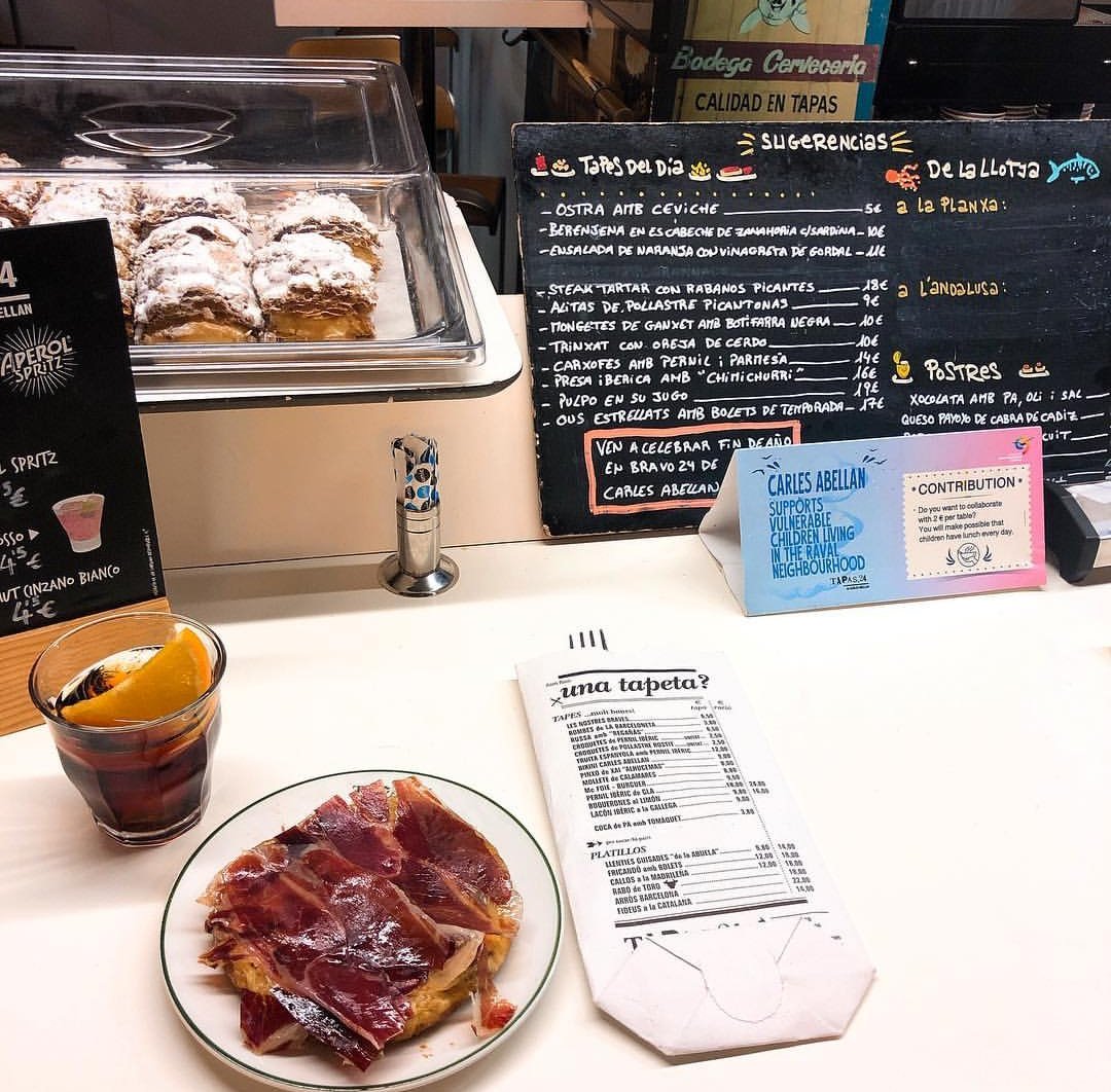 carlesabellan's tweet photo. ❤ Cada cop que vinguis a los #Tapas24 podràs realitzar una acció solidària per només 2€! Col·labora amb la @FundJSGavina i ajuda als nens vulnerables del barri del Raval de Barcelona. És molt fàcil! Vine i uneix-te a la causa! 💪 https://t.co/oiaojt8B3e