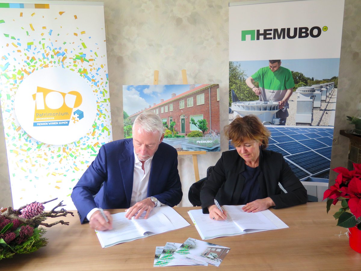 Op 18 december ondertekenden Trees van Haarst, directeur-bestuurder bij Patrimonium Woonservice en Rob van Hemert, Algemeen directeur bij Hemubo de overeenkomst voor de renovatie van 22 monumentale woningen aan de Lindenlaan 2-44. Lees hier meer: bit.ly/2A96G85