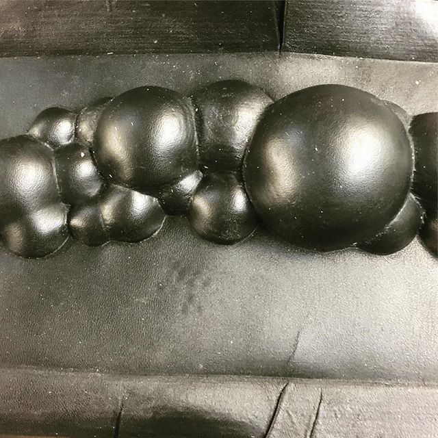 fabtextileslab's tweet photo. Our favorite technique of 2018! Molding leather with @nekeke.o for @estherperbandt #worthproject https://t.co/ysBOXj9Jzh https://t.co/4SBLFqUOyB