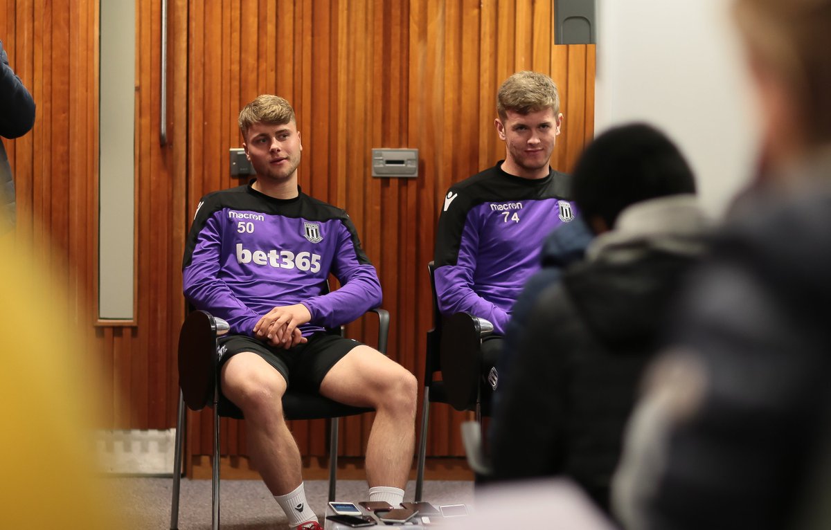 stokecity's tweet photo. 🎙️📝

Stoke City once again joined forces with Education and Lifelong Learning partner @StaffsUni recently for the benefit of both local institutions.

➡️ https://t.co/aX8no6lkMm

#SCFC 🔴⚪️ https://t.co/lqQmwTK7x7