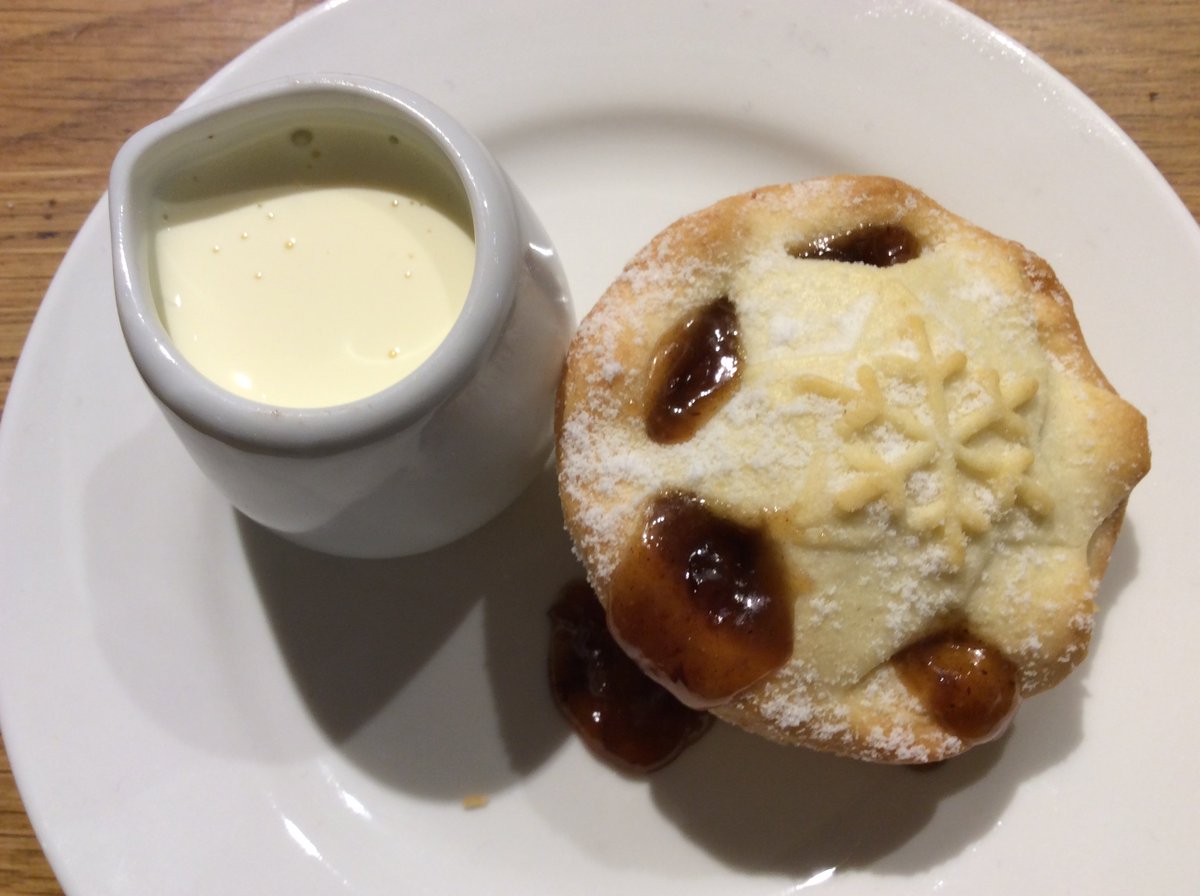 BoxfordCoffee's tweet photo. #hot #mince #pie and #Cream... enough said...#yummy! https://t.co/jPn71AR349