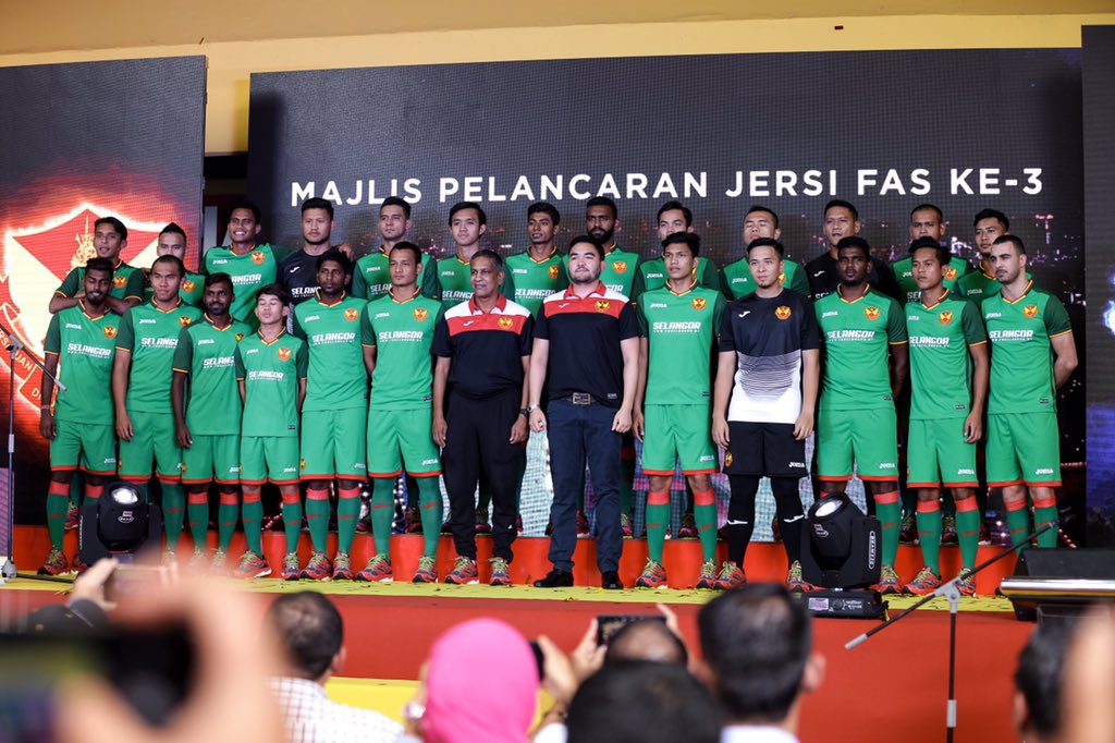 padangbolasepak's tweet photo. Hari Bola Sepak Selangor 2018 - Photographs - Batch 2 - Adzhar Kahar.
“Synergy of community & sports.”
#HariBolaSepakSelangor.
#AkuRedGiants.
#SCL2018.
#LigaUntukJuara.
More on https://t.co/SoG7JMZFO3
Stay tuned for more photos
📸: #ShahAmirulPhotos & #TheNinPhotos. https://t.co/awOg4POEKy