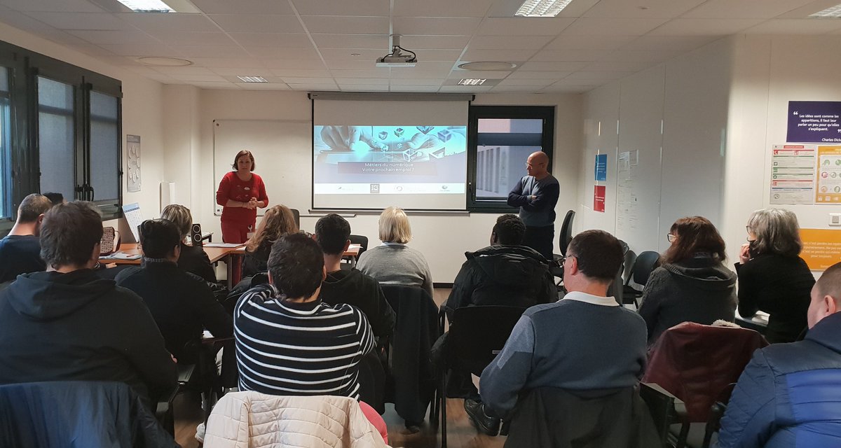 Gaelle_Bzh's tweet photo. [#EnDirect] 📢 @pole_emploi de #Trignac 1⃣5⃣ demandeurs d'emploi découvrent les métiers du #numerique et les nouvelles opportunités de #formation 🔝 #AvecPoleEmploi #10Knum #ornc @poleemploi_PDL @Mic_Chevalier @BodetAurelie @GuyLetertre @adnouest  @arnaudvielle @Ecole_Numerique https://t.co/EbZmOIPY94