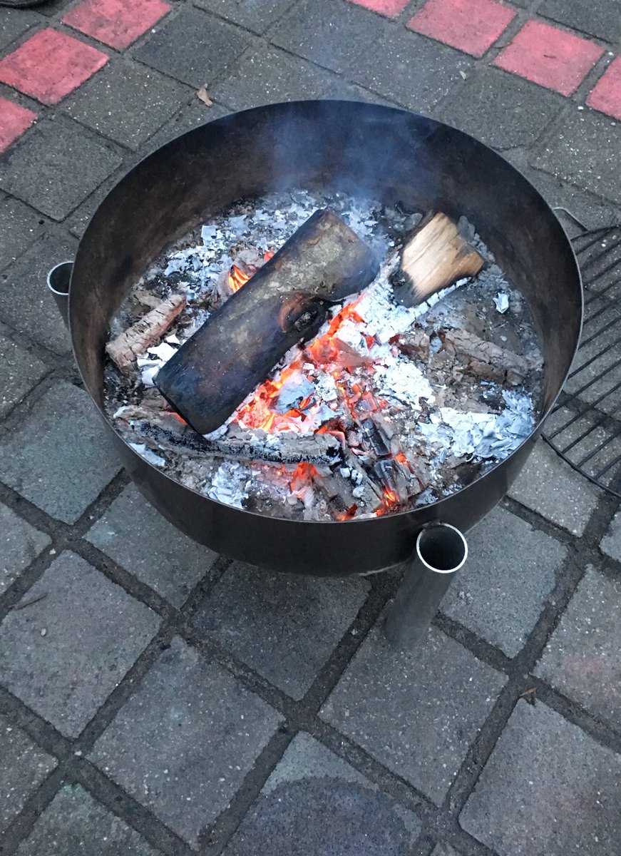 Finishing off the first semester with the ritual burning of successes and challenges in 2018. Nothing like the cleansing power of FIRE. Thanks @BreedloveCarol for your outdoor skills and for hosting us in the reception <a href="/OLEISD/">ISD Outdoor Learning</a> garden!